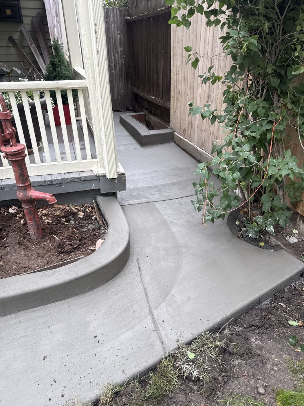 A curved walkway around a planting bed.